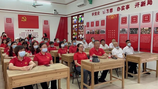 喜迎二十大 永遠跟黨走 奮進新征程——白云山潘高壽職能二支部黨員、團委與王老吉藥業(yè)第四黨支部、團委學習共建1.jpg